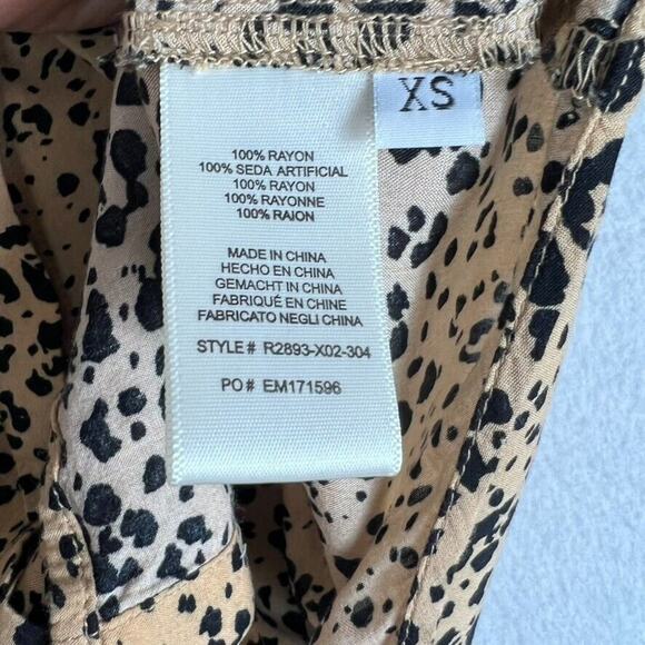 CLOTH & STONE Blouse Leopard Animal Print Long Sleeve Rayon Button Tab Sleeve - Picture 8 of 12